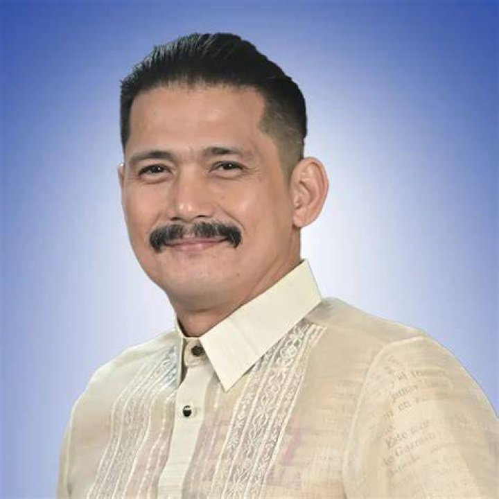 Dennis Padilla's Connection To Robin Padilla