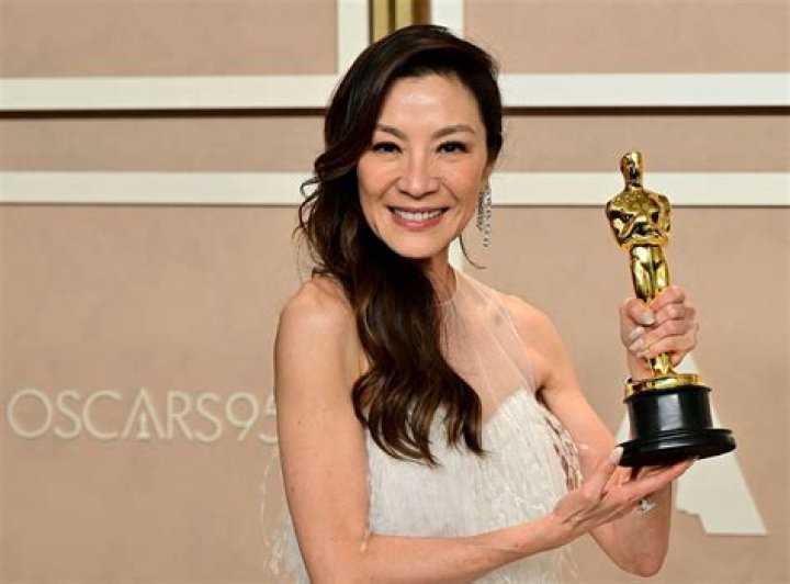 Determine The Age Of Award-Winning Actress Sandra Oh: How Old Is She?