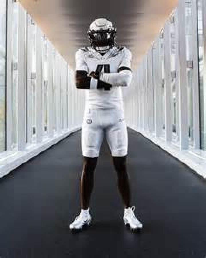 How Oregons uniforms went from fledgling concept to creative college football force