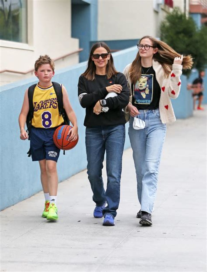 Uncover The Untold Story Of Jennifer Garner's Daughter: Exclusive Insights