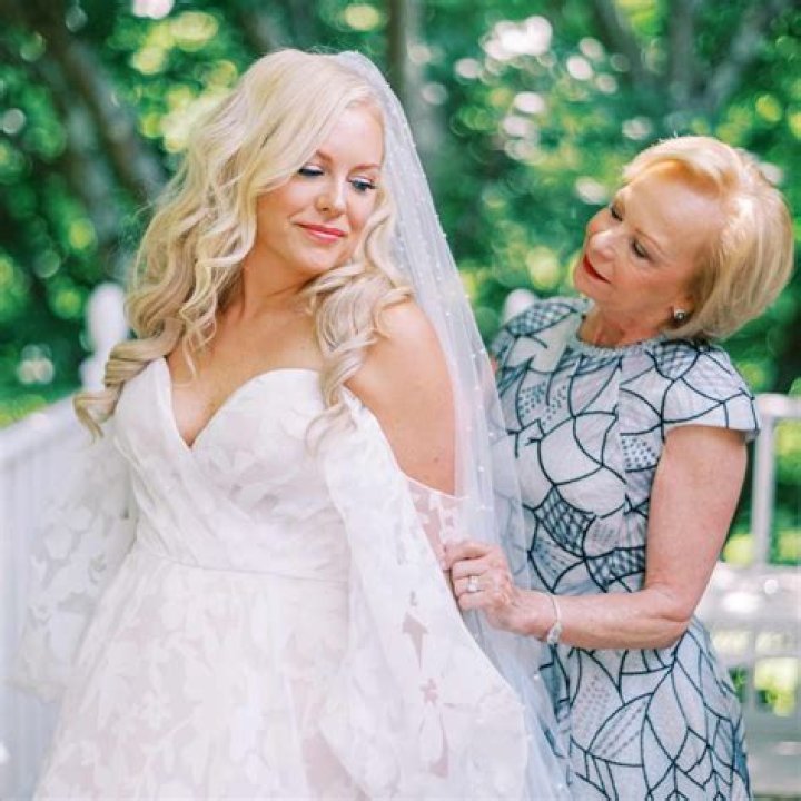 Unveiling Angel Reese's Mother: Unveiling Her Age