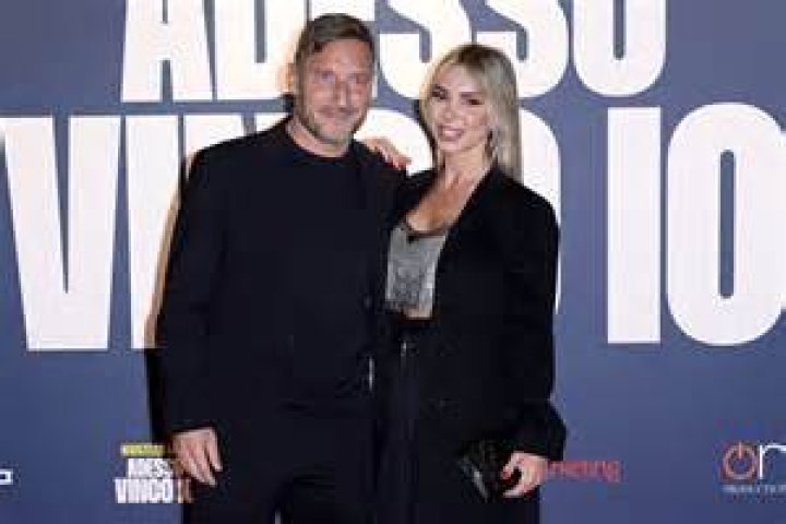 Unveiling Totti And Noemi Bocchi: Inside Their Captivating Relationship